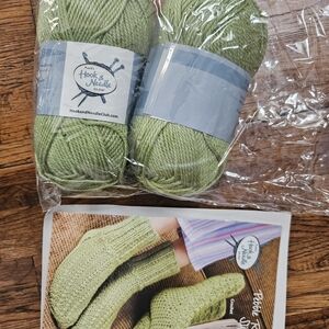NEW Annie's Hook & Needle Knit/Crochet Pattern & Yarn Kit Green Slipper Socks